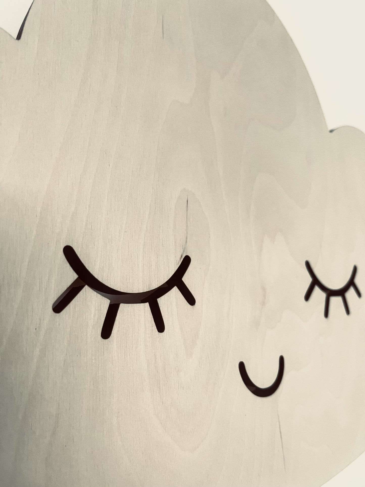 Houten Wolk Wandlamp met Verlichte Oogjes en Mondje – Sfeervolle LED Wandlamp